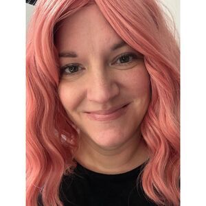 Y2K Pink Wavy Shoulder Length Hair Wig Worn Only Once Punk